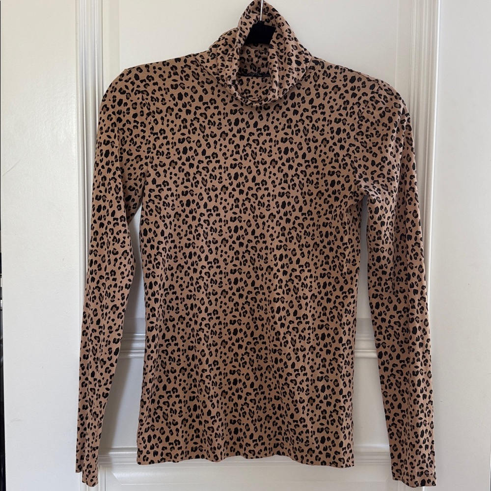 J. Crew Leopard Print Tissue Crepe Cotton Turtleneck XS Fall Layering Essential - Picture 4 of 8